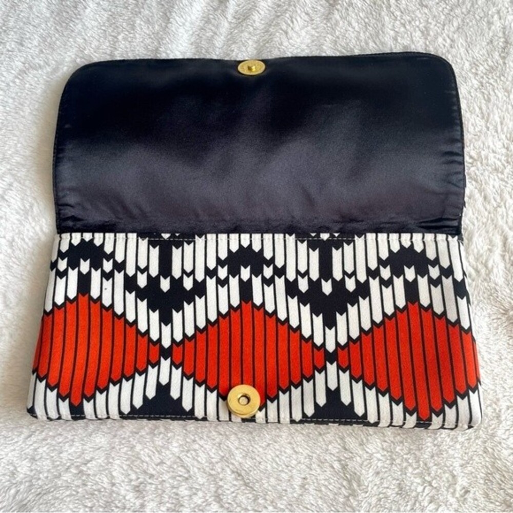 Shiraleah Robyn Black Red White Patterned Clutch - Picture 3 of 5